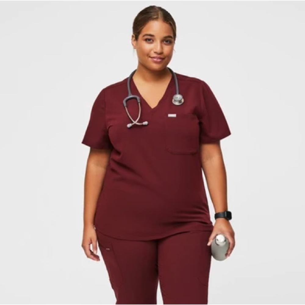 FIGS Women’s Catarina One Pocket Burgundy Scrub Top Size Large